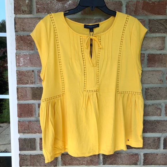 Tommy Hilfiger Tops - Tommy Hilfiger yellow sleeveless blouse NWT Women Large